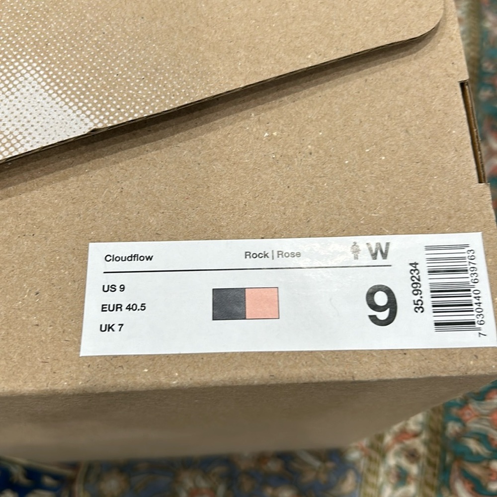 Size9 Women’s OnCloud Cloudflow rock/rosé tennis shoes like new